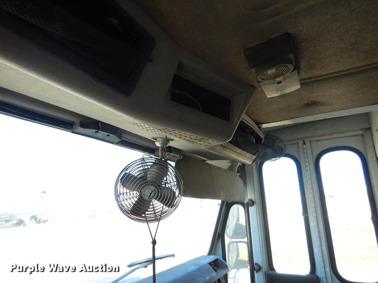 image for item EZ9779 1997 International 4900 refuse truck