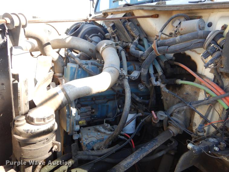 image for item EZ9779 1997 International 4900 refuse truck