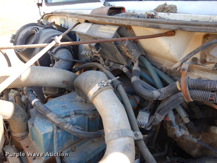 image for item EZ9779 1997 International 4900 refuse truck