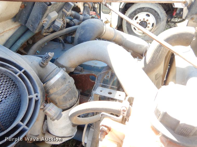 image for item EZ9779 1997 International 4900 refuse truck