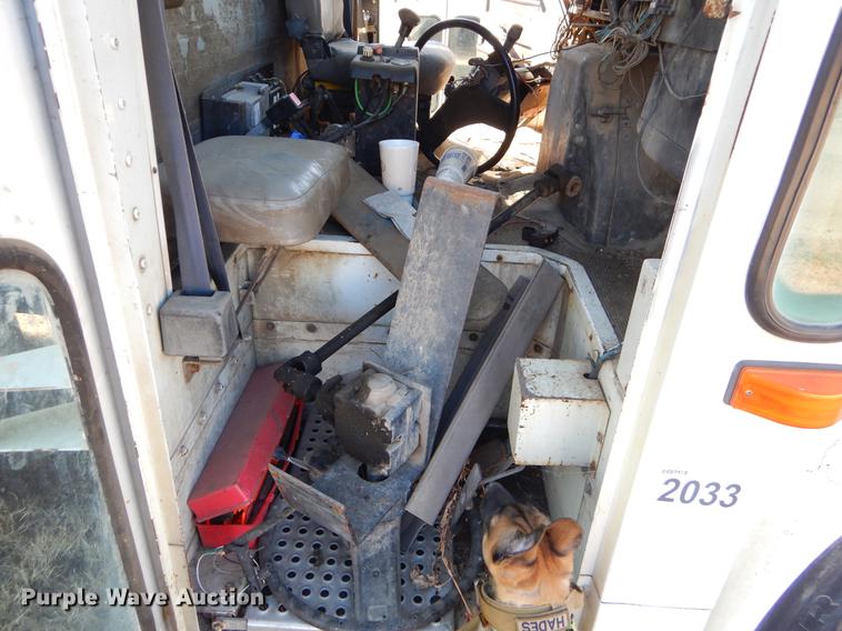 image for item EZ9779 1997 International 4900 refuse truck