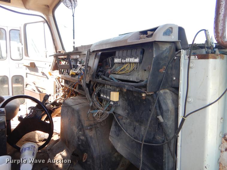 image for item EZ9779 1997 International 4900 refuse truck