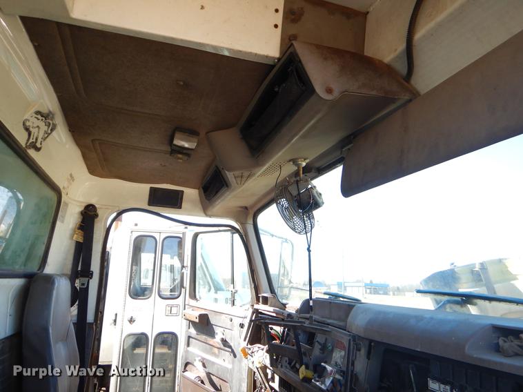 image for item EZ9779 1997 International 4900 refuse truck