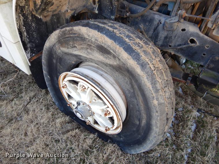 image for item EZ9779 1997 International 4900 refuse truck