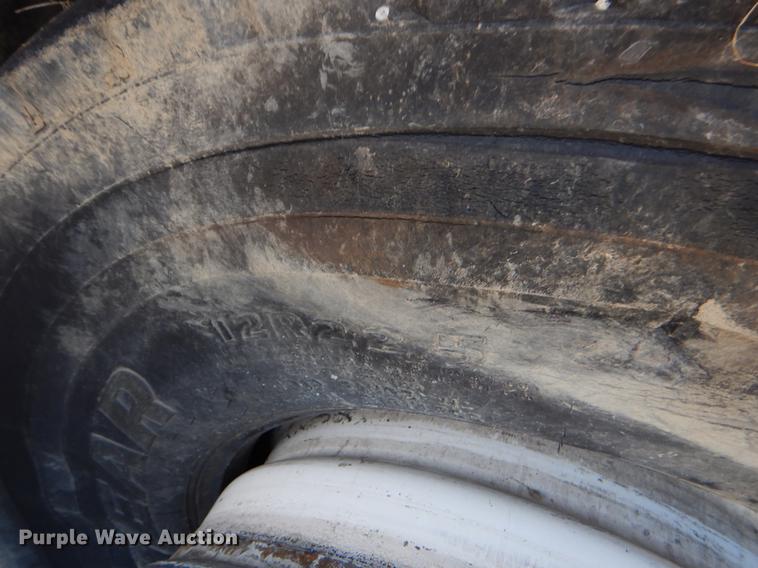 image for item EZ9779 1997 International 4900 refuse truck