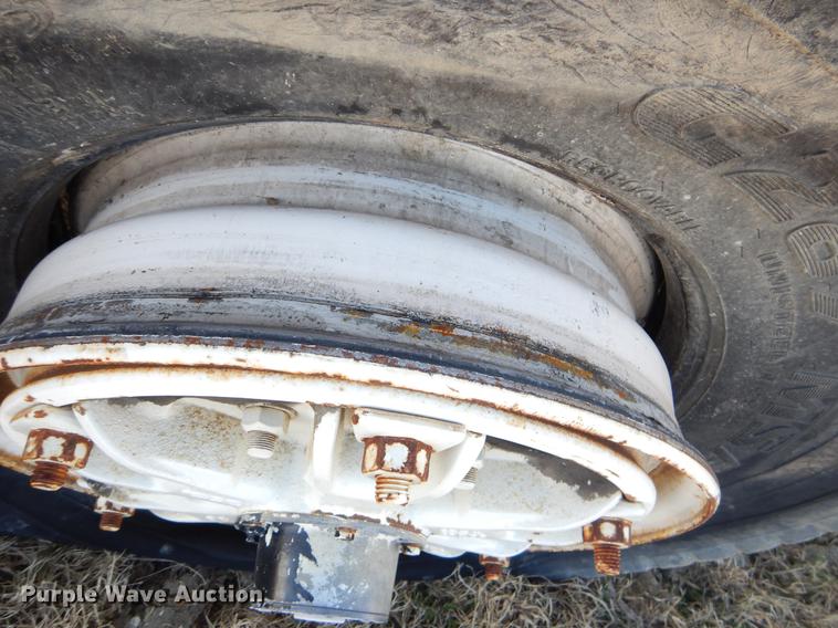 image for item EZ9779 1997 International 4900 refuse truck