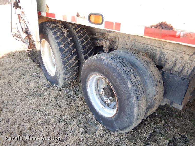 image for item EZ9779 1997 International 4900 refuse truck