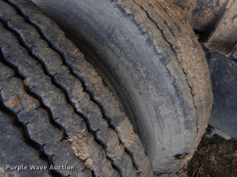 image for item EZ9779 1997 International 4900 refuse truck