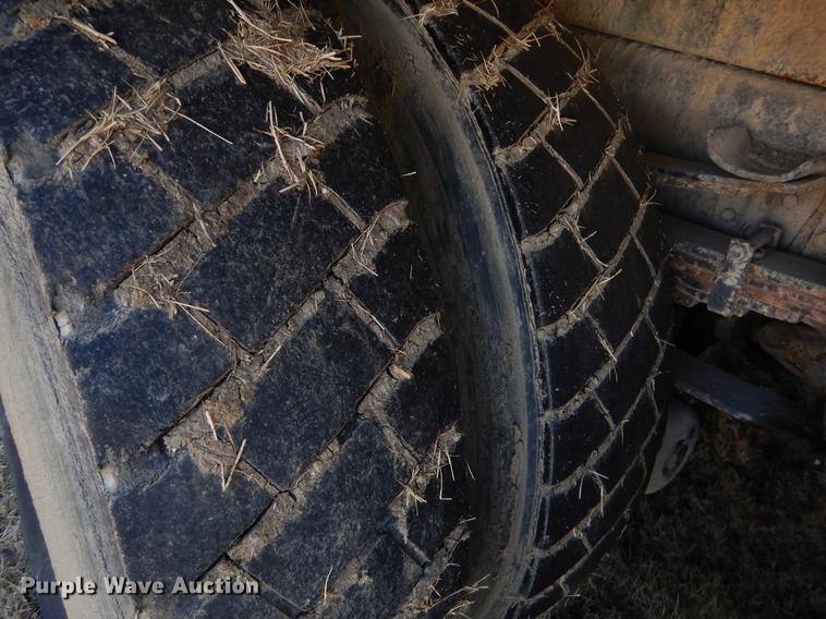 image for item EZ9779 1997 International 4900 refuse truck