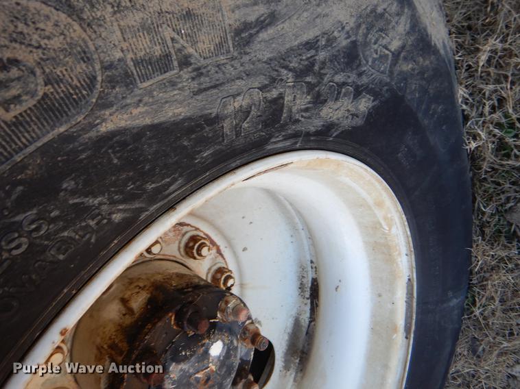 image for item EZ9779 1997 International 4900 refuse truck