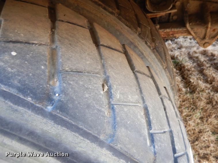 image for item EZ9779 1997 International 4900 refuse truck