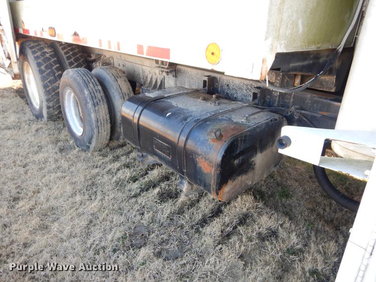 image for item EZ9779 1997 International 4900 refuse truck