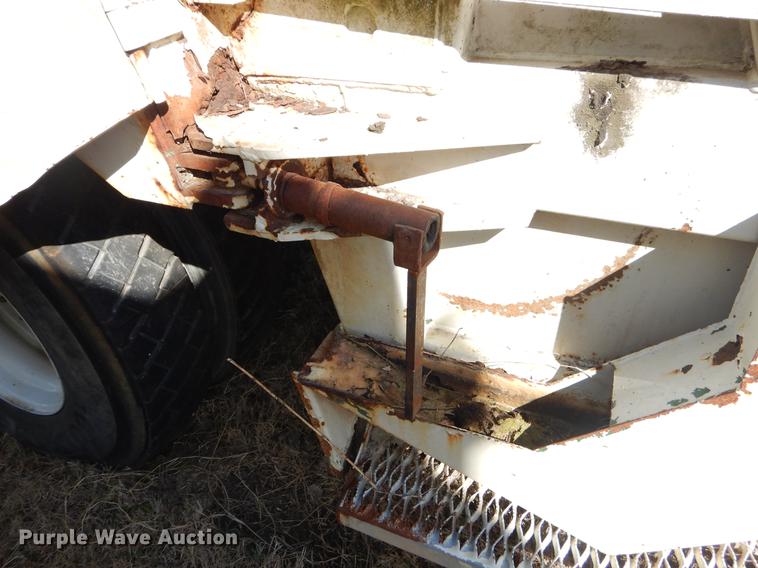 image for item EZ9779 1997 International 4900 refuse truck