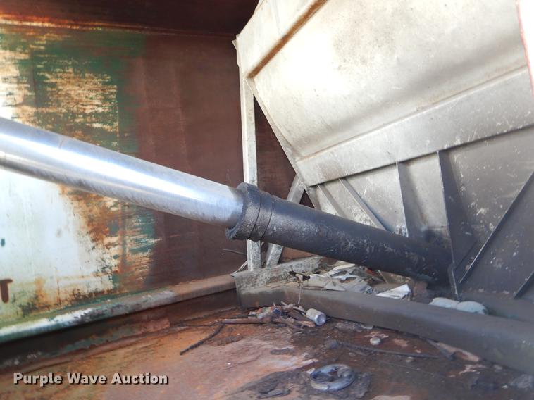 image for item EZ9779 1997 International 4900 refuse truck