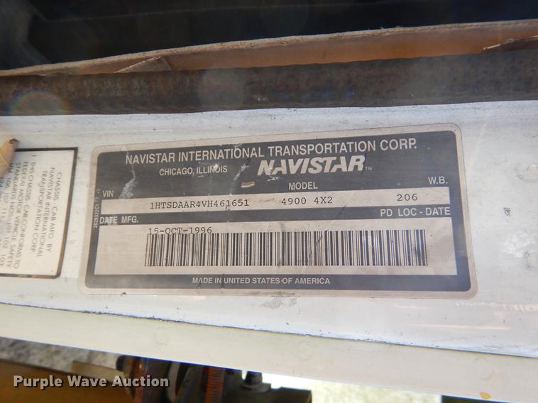 image for item EZ9779 1997 International 4900 refuse truck