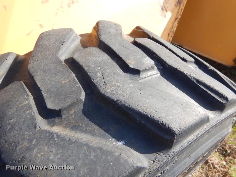 image for item EZ9932 1996 New Holland 575E backhoe