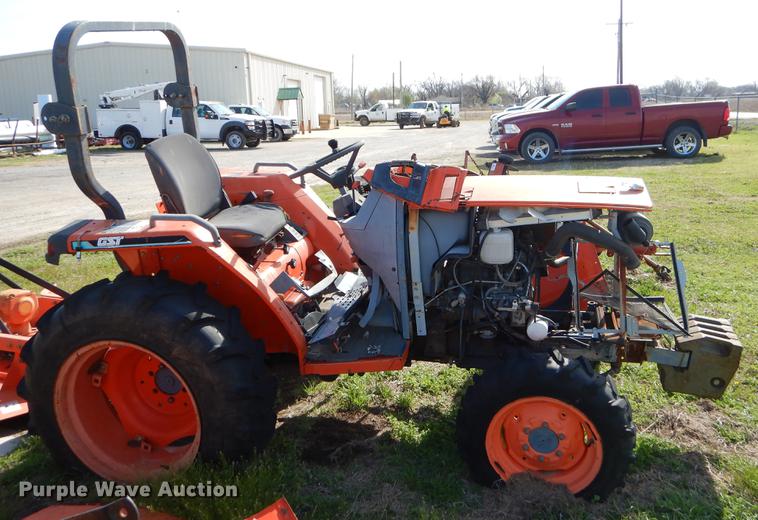 image for item EZ9934 Kubota L3010D tractor