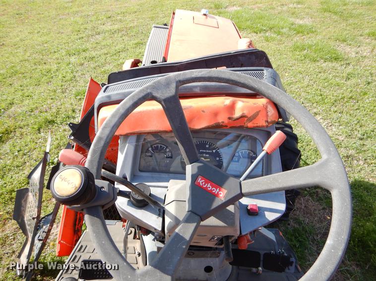 image for item EZ9934 Kubota L3010D tractor