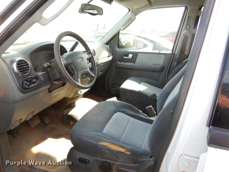 image for item EZ9937 2004 Ford Expedition SUV