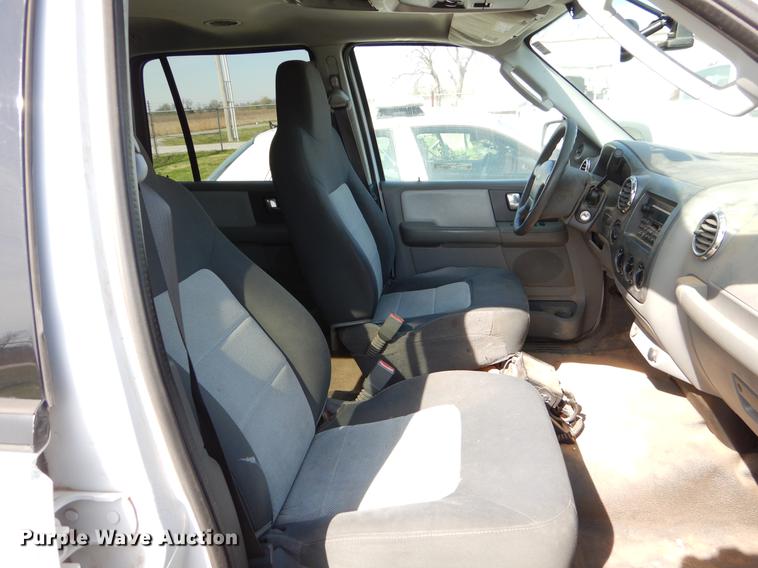 image for item EZ9937 2004 Ford Expedition SUV