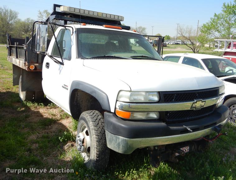 image for item EZ9964 2002 Chevrolet Silverado 3500 dump flatbed pickup truck