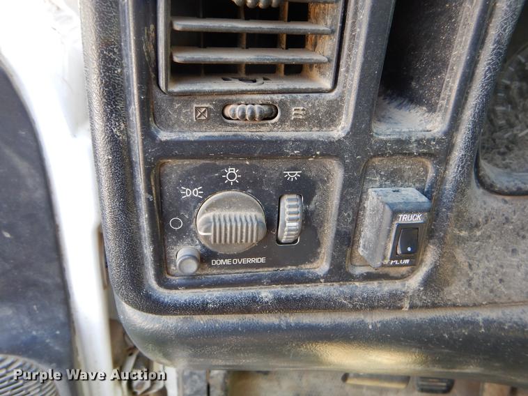 image for item EZ9964 2002 Chevrolet Silverado 3500 dump flatbed pickup truck