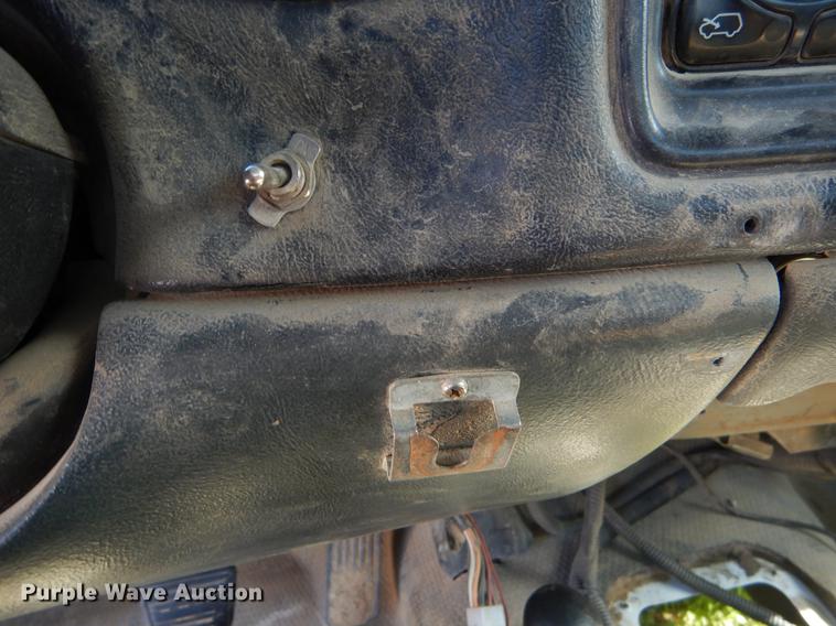 image for item EZ9964 2002 Chevrolet Silverado 3500 dump flatbed pickup truck