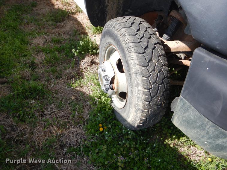 image for item EZ9964 2002 Chevrolet Silverado 3500 dump flatbed pickup truck