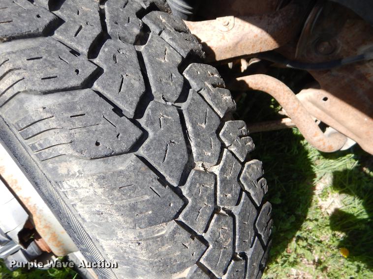 image for item EZ9964 2002 Chevrolet Silverado 3500 dump flatbed pickup truck