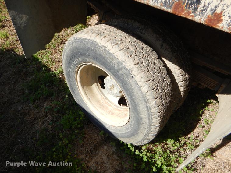 image for item EZ9964 2002 Chevrolet Silverado 3500 dump flatbed pickup truck