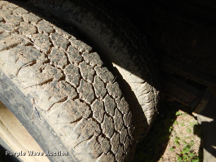 image for item EZ9964 2002 Chevrolet Silverado 3500 dump flatbed pickup truck