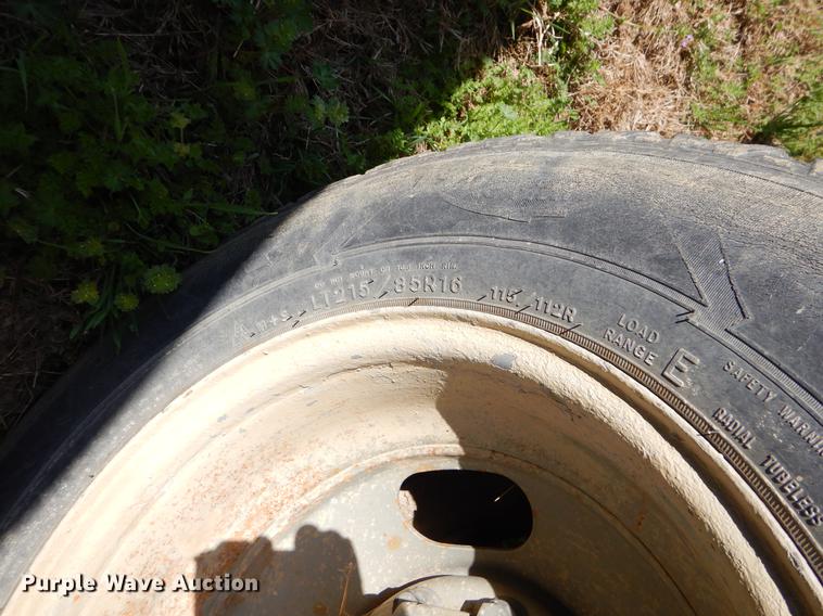 image for item EZ9964 2002 Chevrolet Silverado 3500 dump flatbed pickup truck