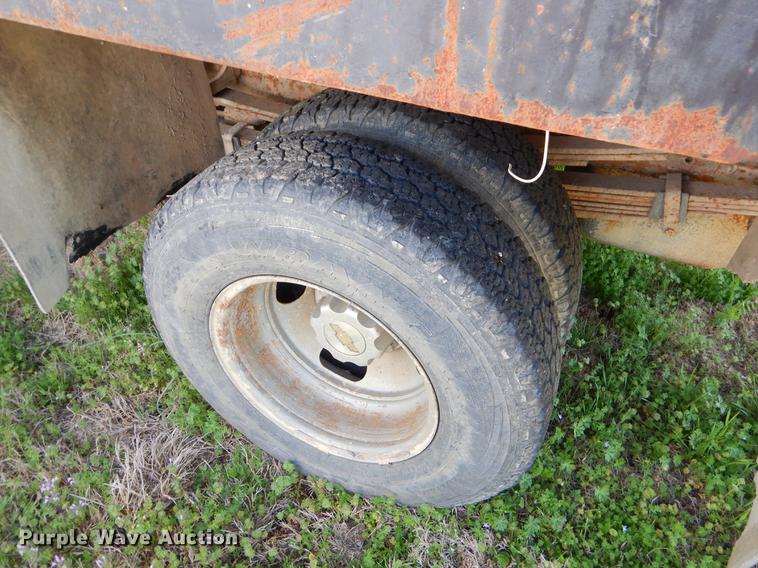 image for item EZ9964 2002 Chevrolet Silverado 3500 dump flatbed pickup truck