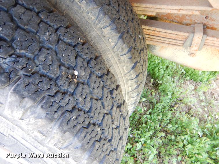 image for item EZ9964 2002 Chevrolet Silverado 3500 dump flatbed pickup truck