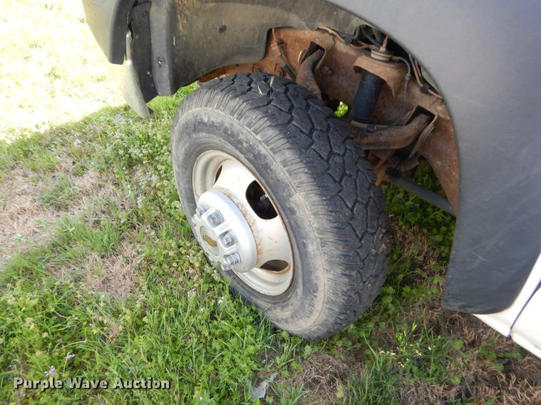 image for item EZ9964 2002 Chevrolet Silverado 3500 dump flatbed pickup truck