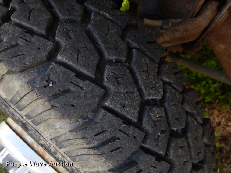 image for item EZ9964 2002 Chevrolet Silverado 3500 dump flatbed pickup truck