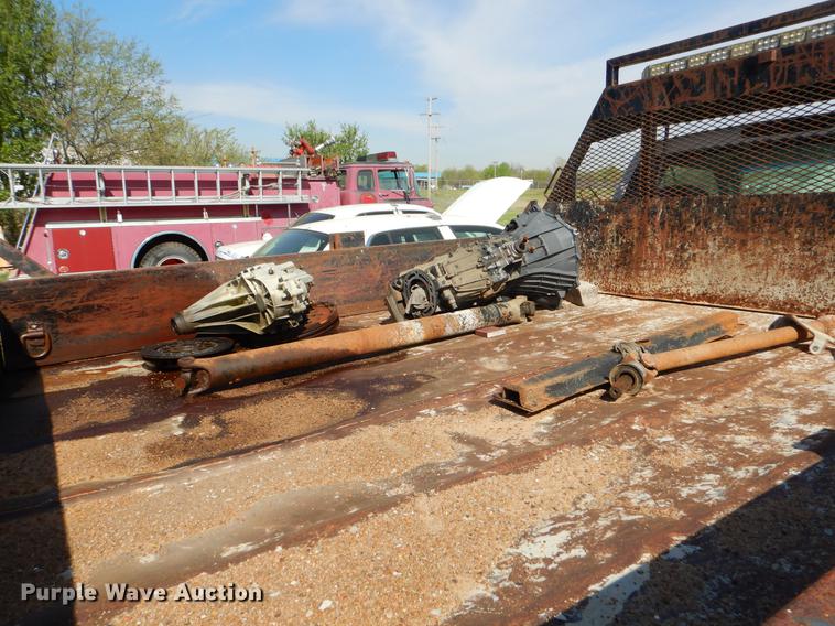 image for item EZ9964 2002 Chevrolet Silverado 3500 dump flatbed pickup truck