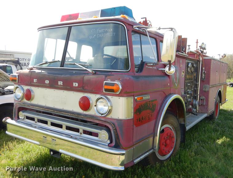 image for item EZ9967 1983 Ford 800 fire truck