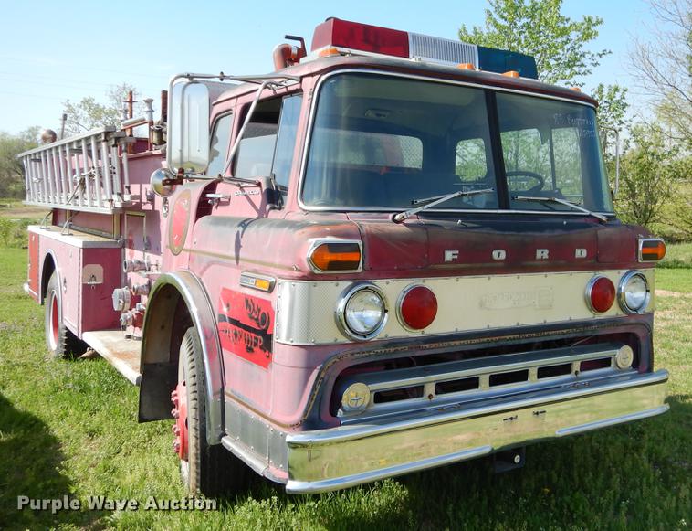 image for item EZ9967 1983 Ford 800 fire truck