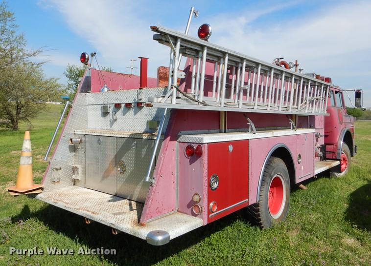 image for item EZ9967 1983 Ford 800 fire truck