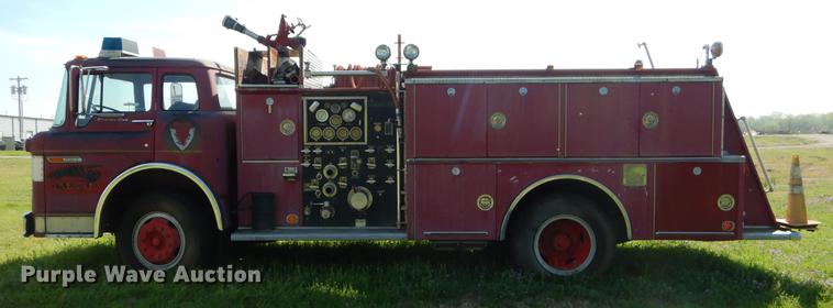 image for item EZ9967 1983 Ford 800 fire truck