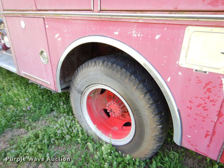 image for item EZ9967 1983 Ford 800 fire truck