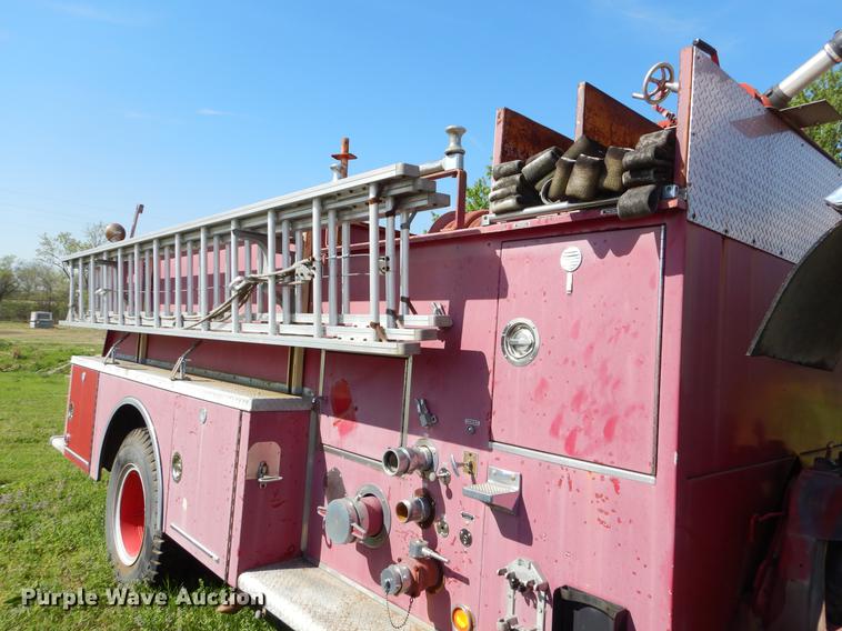 image for item EZ9967 1983 Ford 800 fire truck