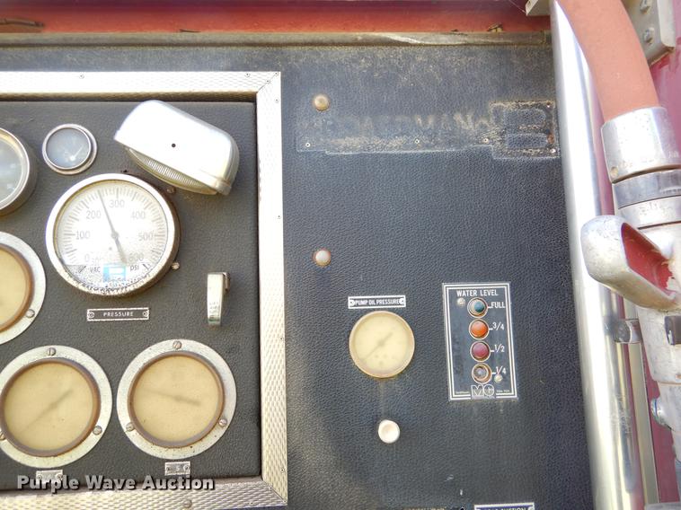 image for item EZ9967 1983 Ford 800 fire truck