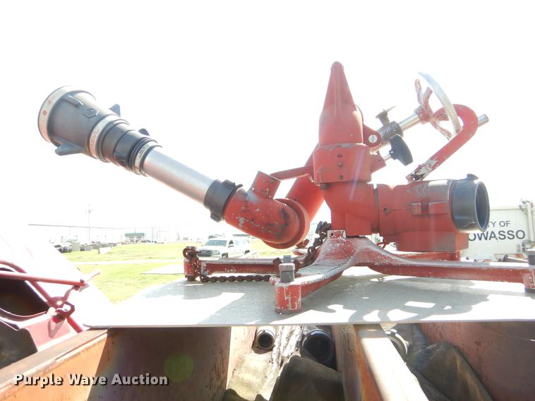 image for item EZ9967 1983 Ford 800 fire truck