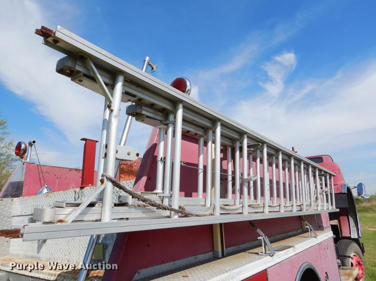 image for item EZ9967 1983 Ford 800 fire truck