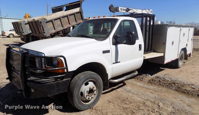 image for item FA9616 2003 Ford F550 utility truck with crane