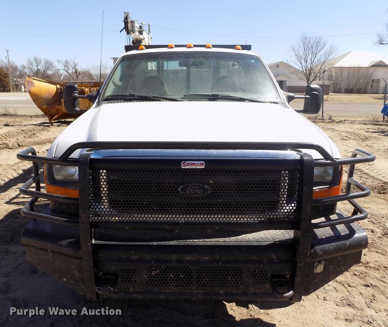 image for item FA9616 2003 Ford F550 utility truck with crane