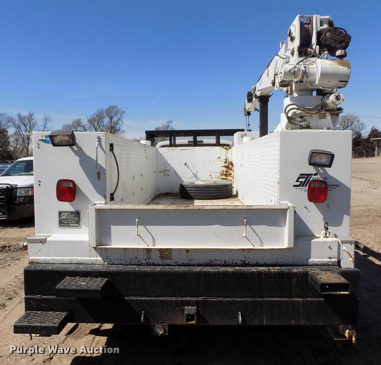 image for item FA9616 2003 Ford F550 utility truck with crane