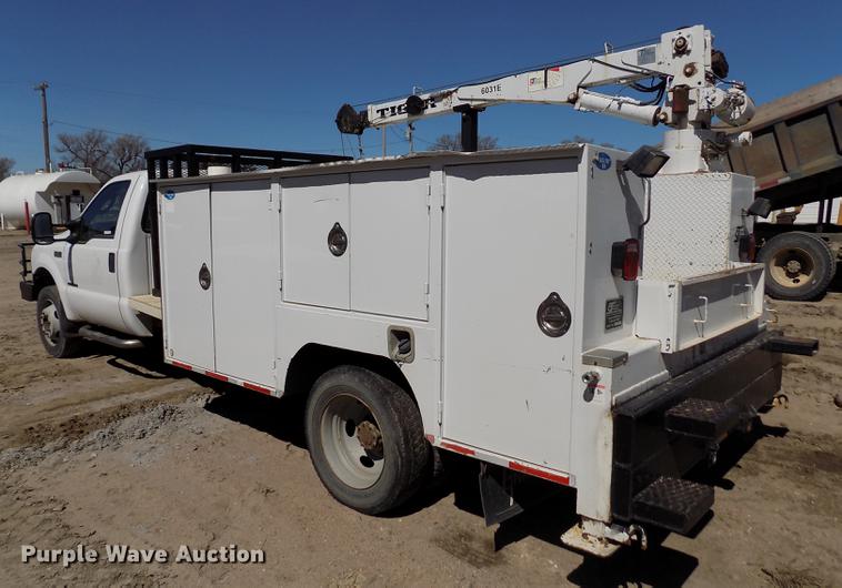 image for item FA9616 2003 Ford F550 utility truck with crane